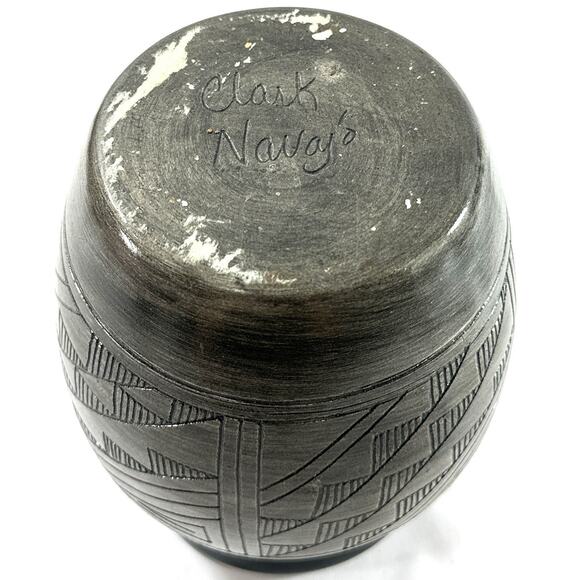 Maxine Clark Navajo Etched Blackware Pottery Vase 5” Southwest Native Art - Picture 6 of 7